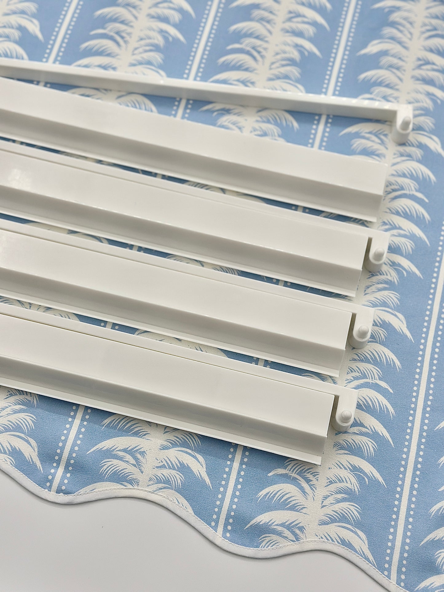 White Plastic Rack & Pusher Set